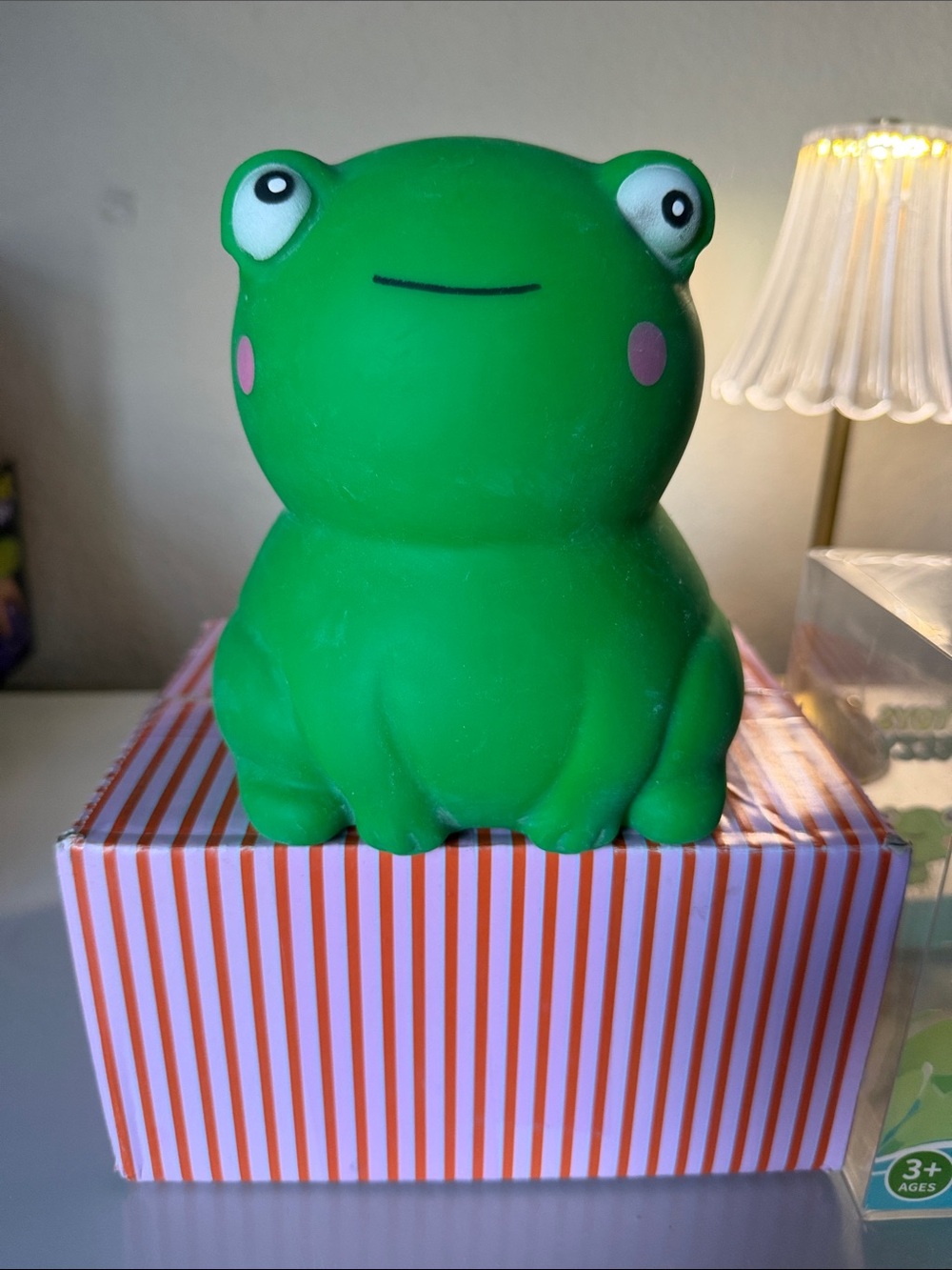🐸🐸 “Cute” Green Frog Squishy!! 💚SOFT SQUEEZE💚. He needs a home💚🐸🐸